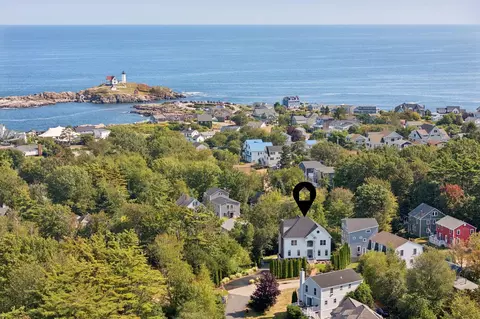 8 Harrison Ave, York, ME 03909