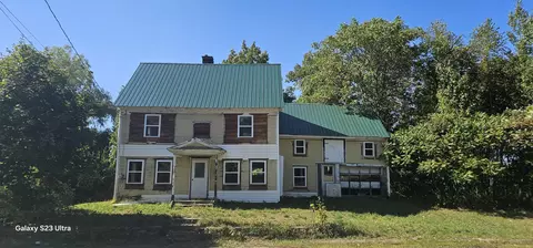 18 N Main St, Strong, ME 04983