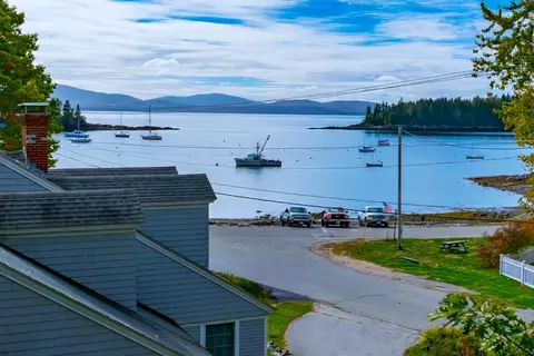 5 Main St, Sorrento, ME 04677
