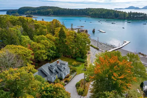 5 Main St, Sorrento, ME 04677