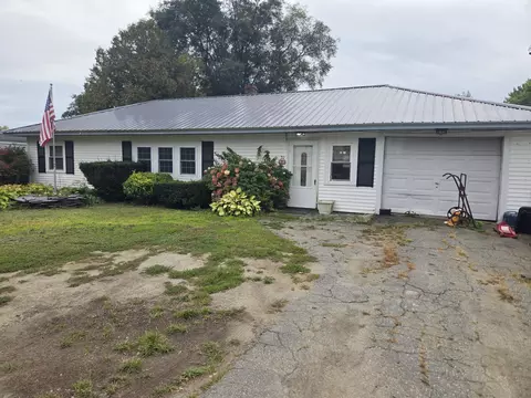 20 Burton St, Hartland, ME 04943