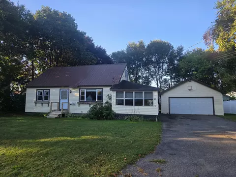 10 High St, East Millinocket, ME 04430