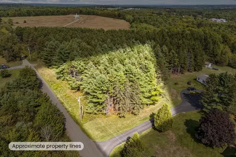 543 Bryant Rd, Hermon, ME 04401