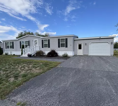 26 Stanley Dr, Lisbon, ME 04250