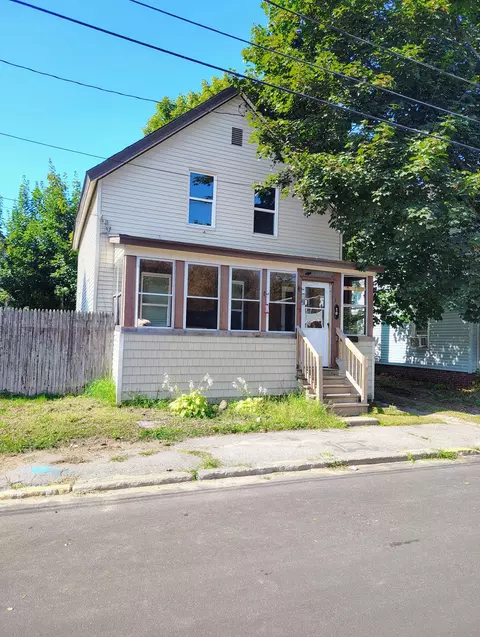 10 Rangeley Pl, Rumford, ME 04276