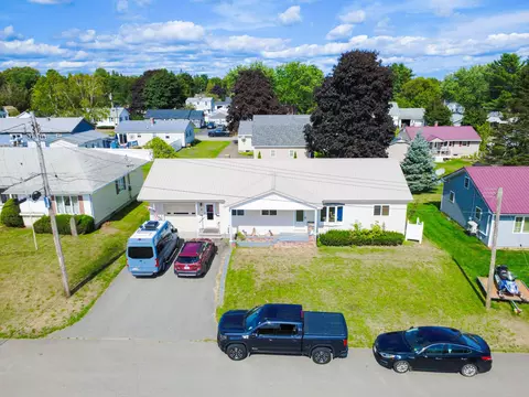 3 County St, East Millinocket, ME 04430