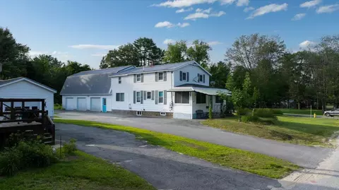 24 Clifford St, Mechanic Falls, ME 04256