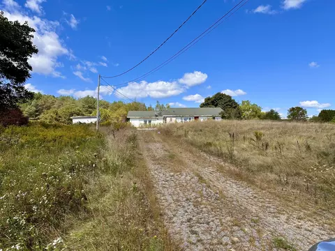 664 Gardiner Rd, Wales, ME 04280