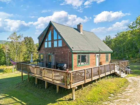 32 Burbank Rd, Peru, ME 04290