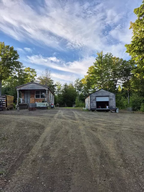 284 Pd Rd, Sherman, ME 04776