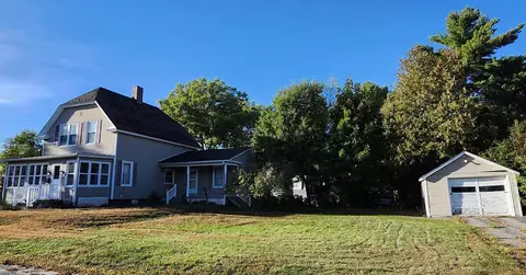 17 Bates St, Millinocket, ME 04462