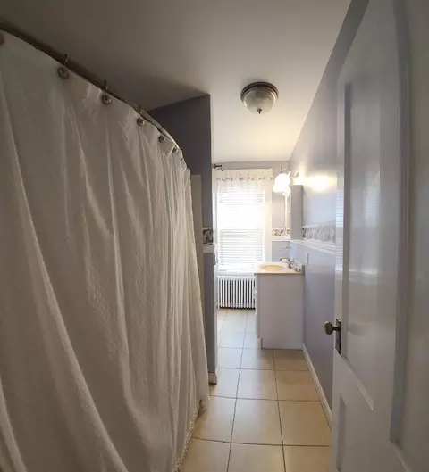 Bath - 17 Bates St, Millinocket, ME 04462 photo 1 of 4