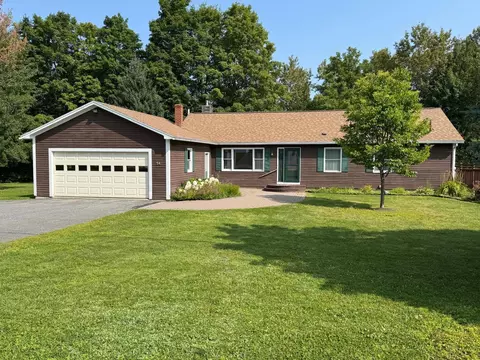 54 University St, Presque Isle, ME 04769