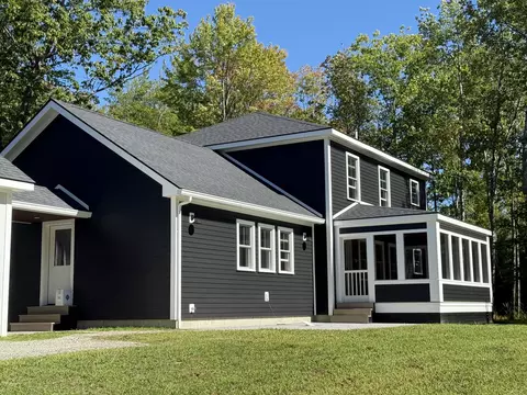 58 White Hart Ln, Hope, ME 04847