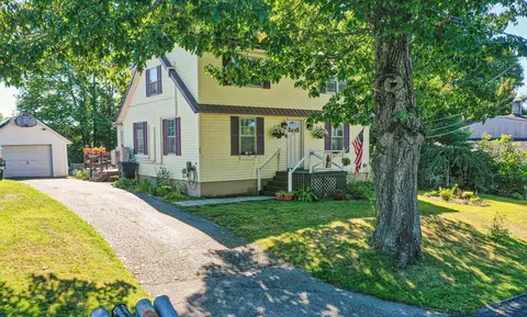 23 Pond St, Bucksport, ME 04416