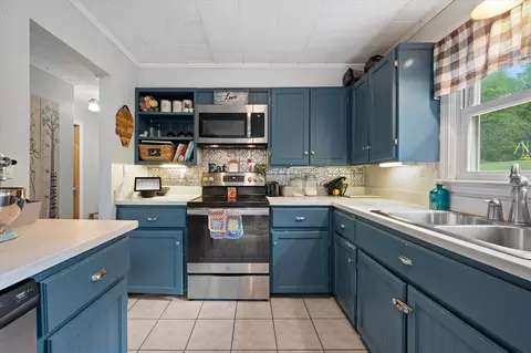 Kitchen - 24 Coldbrook Rd, Hampden, ME 04444 photo 3 of 5