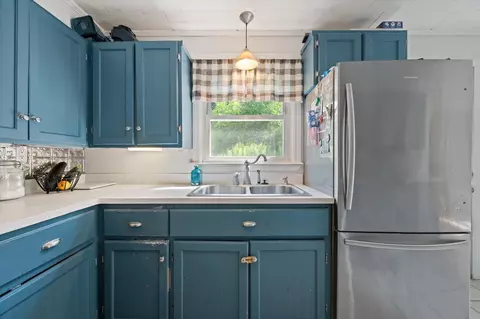 Kitchen - 24 Coldbrook Rd, Hampden, ME 04444 photo 4 of 5