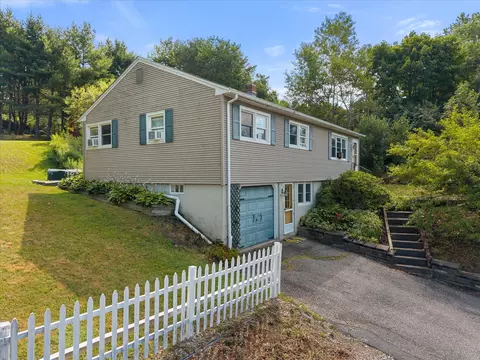 24 Coldbrook Rd, Hampden, ME 04444