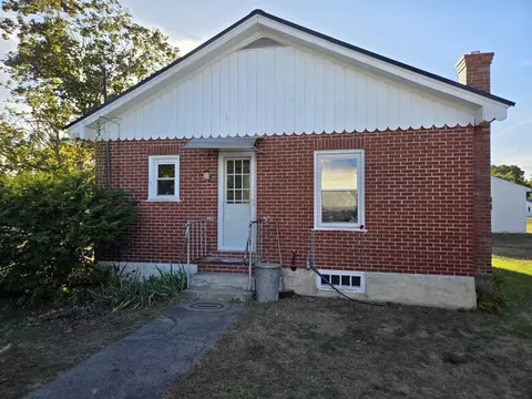 28 Dr Mann Rd, Skowhegan, ME 04976