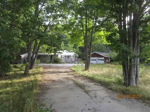 290 Center Dr, Orrington, ME 04474