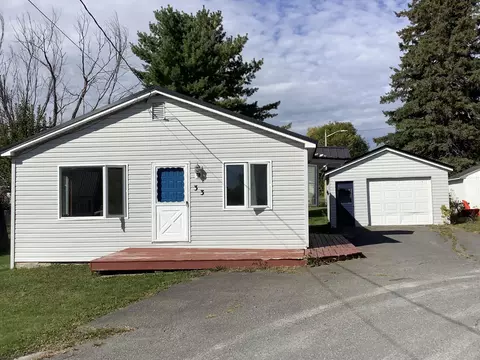 33 Pleasant St, Presque Isle, ME 04769