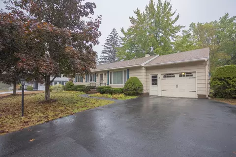 17 Oak St, Jay, ME 04239