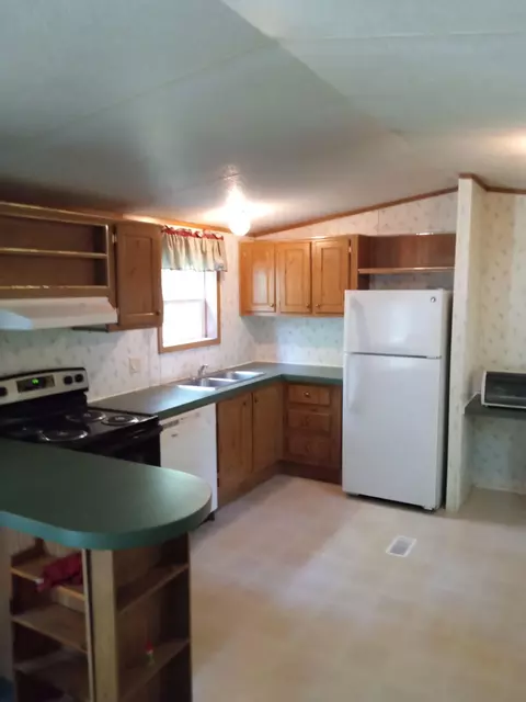 1051 Gardiner Rd #3, Wiscasset, ME 04578