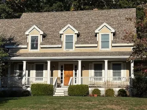 9 Jeffrey Dr, York, ME 03909