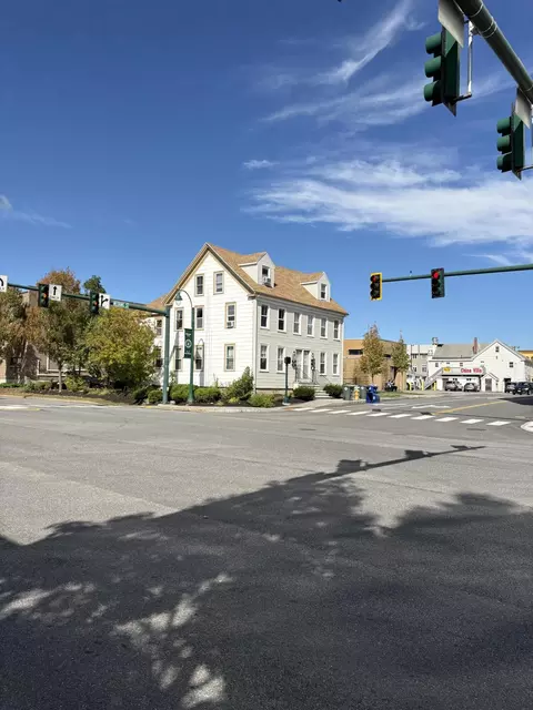 17 Mechanic St, Westbrook, ME 04092