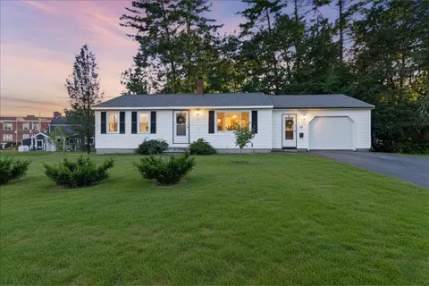 14 Joy St, Springvale, ME 04083