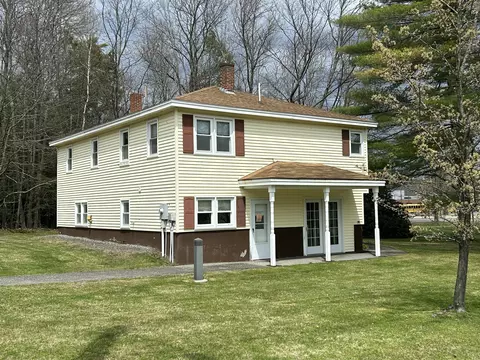 26 Union Park Rd, Topsham, ME 04086