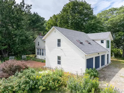 565 Bagaduce Rd, Brooksville, ME 04617