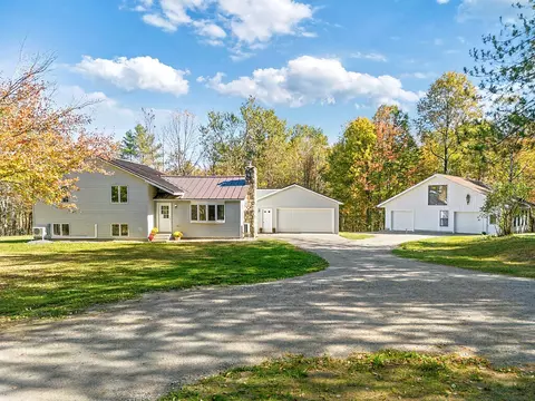 472 Dunn Rd, Belgrade, ME 04917