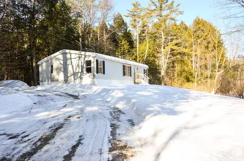 65 Weeks Rd, Gardiner, ME 04345