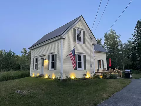31 Cross Rd, Hancock, ME 04640