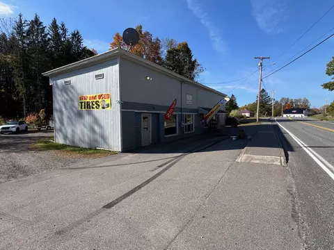 42 Elm St, Guilford, ME 04443