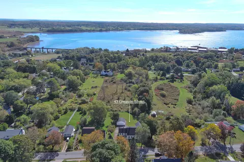 43 Gleason St, Thomaston, ME 04861