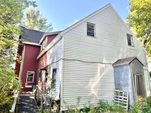 33 Spring St, Gardiner, ME 04345