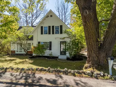 224 Limerock St, Rockland, ME 04841