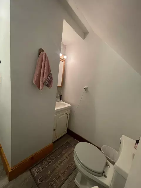 Bath - 565 River Rd, Anson, ME 04958 photo 4 of 8