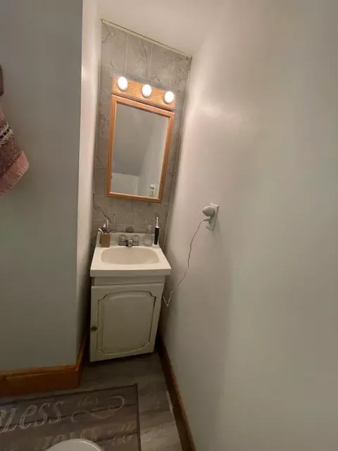Bath - 565 River Rd, Anson, ME 04958 photo 5 of 8