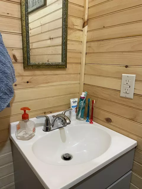 Bath - 565 River Rd, Anson, ME 04958 photo 2 of 8
