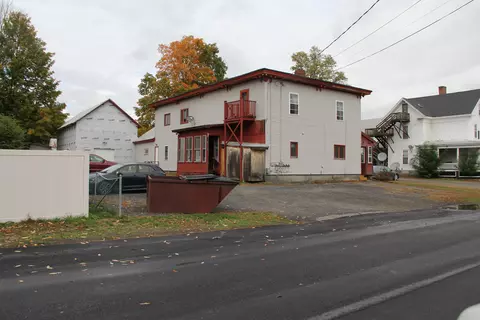 18 Leavitt St, Skowhegan, ME 04976