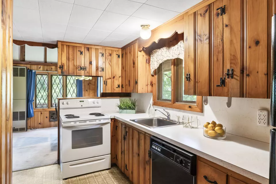 Kitchen - 9 Intervale Rd, Cape Neddick, ME 03902 photo 1 of 1