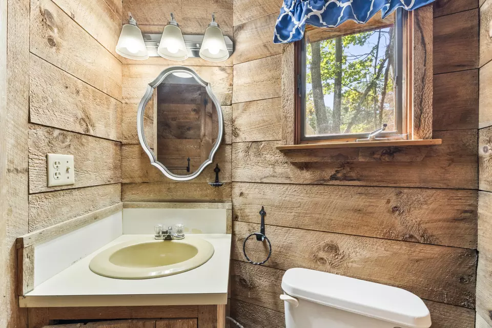 Bath - 9 Intervale Rd, Cape Neddick, ME 03902 photo 2 of 4