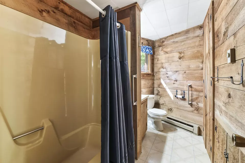 Bath - 9 Intervale Rd, Cape Neddick, ME 03902 photo 1 of 4