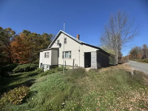 1067 Water St, Ripley, ME 04930