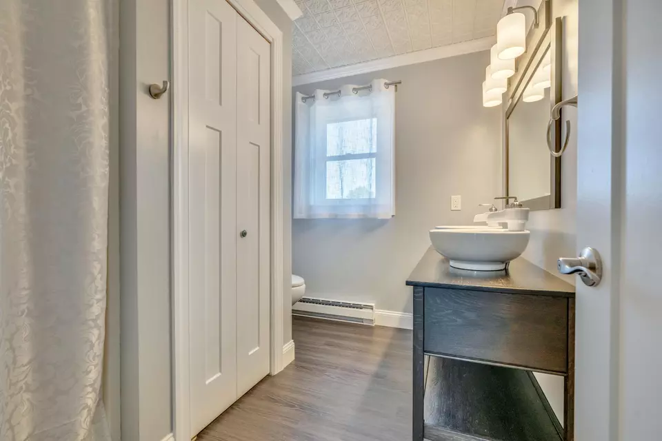 Bath - 31 Leavitt Ave, Lewiston, ME 04240 photo 3 of 4
