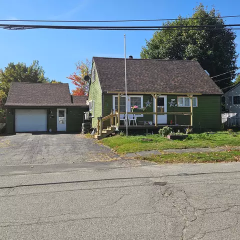 30 Park St, East Millinocket, ME 04430