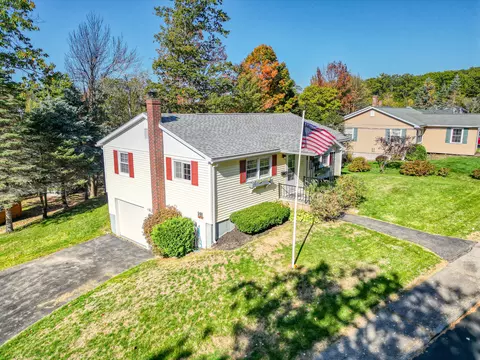 8 High Ridge Dr, Augusta, ME 04330